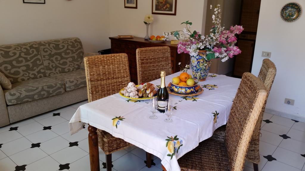 Villa Carmelas تاورمينا الغرفة الصورة